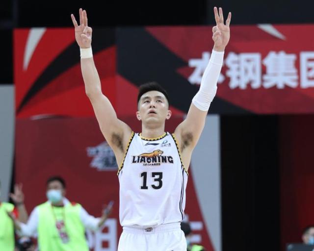 世俱杯下注-郭艾伦赛季首秀姗姗来迟 轻松轰下28+5彰显好状态